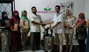 Hariadi, Pendiri Gemaraya saat penyerahan bantuan berupa alat rajang dan spinner kepada pelaku UMKM di Jambangan, Jumat, 9 September 2022