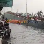 Banjir di Waru Sidoarjo, akses lalulintas  terganggu