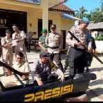 Unik, Polisi di Bondowoso Himbau Masyarakat Untuk Tidak Golput dengan Tradisi Ronjengan