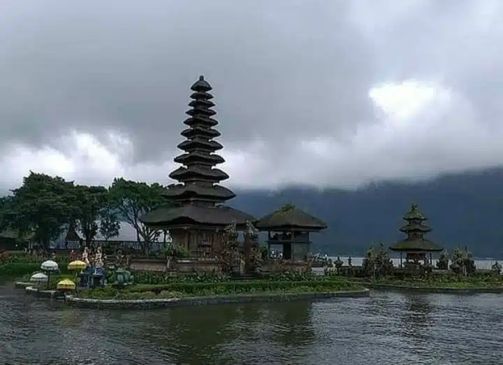 Ulun Danu Beratan Bali Ada Peningkatan Jumlah Kunjungan Pada Libur Isra Mikraj Dan Imlek 2024