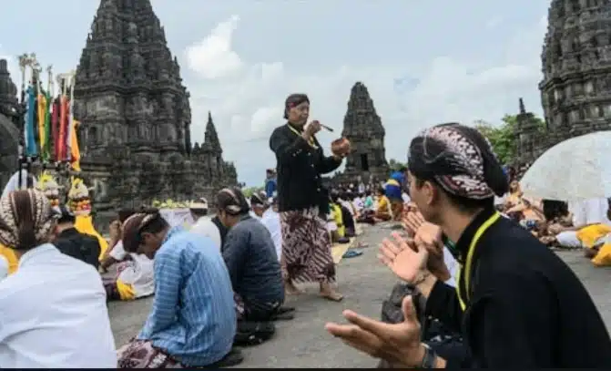 Kegiatan Spiritual dan Keagamaan di Pelataran Taman Wisata Candi Prambanan