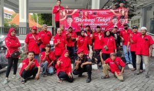 PDIP Kecamatan Kenjeran Berbagi Takjil , Gelorakan Semangat Gotong Royong