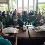 Sekitar 387 Keluarga Penerima Manfaat Desa Pulotondo Tulungagung Menerima Bansos Beras