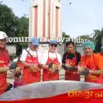 BOYONG BOBON SANTOSO, FINNA FOOD BAGI-BAGI 1.000 PORSI MAKANAN DI SIDOARJO