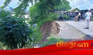 Tepi jalan melirip rowo kecamatan Tarik longsor lagi, warga inginkan perbaikan
