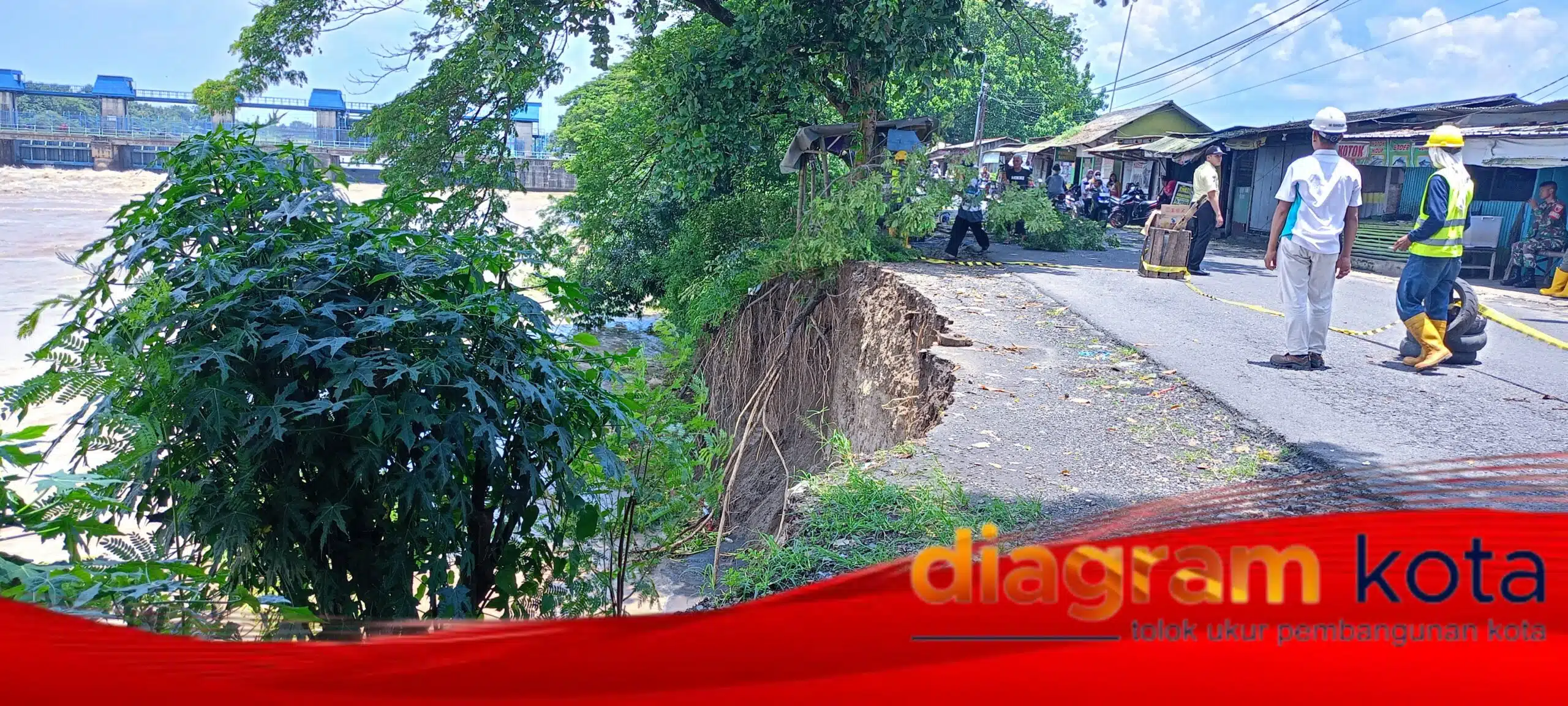 Tepi jalan melirip rowo kecamatan Tarik longsor lagi, warga inginkan perbaikan