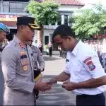 Kapolres Ponorogo Beri Kartu BPJS Ketenagakerjaan untuk 97 PHL