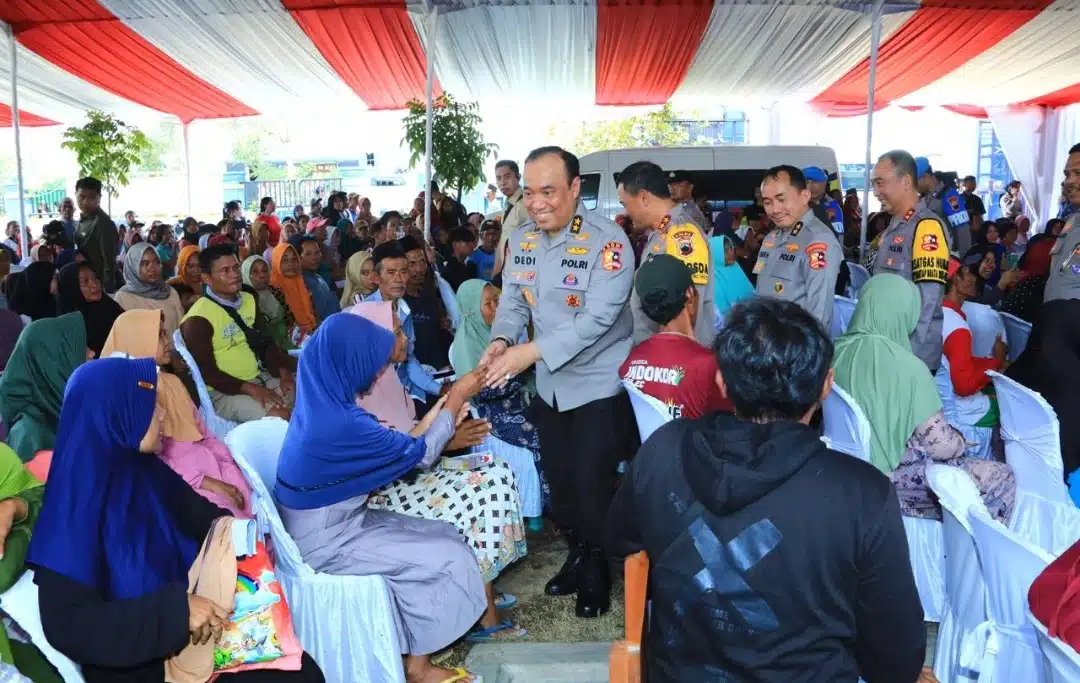 As-SDM Kapolri dan Rombongan Hibur Anak-anak Korban Banjir Demak di Posko Trauma Healing