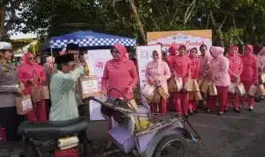 Ramadhan Berkah Polres Bangkalan dan Bhayangkari Berbagi Takjil