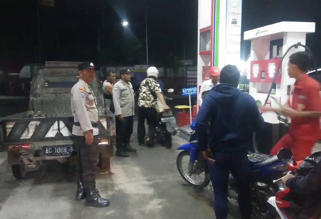 Polres Tulungagung Intensif Melakukan Patroli di SPBU Jelang Mudik Lebaran Pastikan Ketersediaan BBM