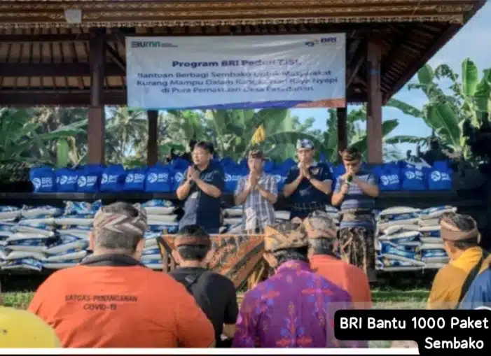 BRI Peduli: Membagikan Paket Sembako dan Membantu Renovasi Pura di Desa Adat Pesedahan Bali