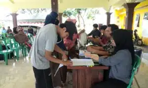 Pemdes Desa Sukowidodo Kabupaten Tulungagung Salurkan Bantuan Beras