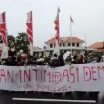 Save Pemilu 2024, AMI dan Aliansi Pemuda-Pemudi Jatim gelar Aksi Damai di Grahadi