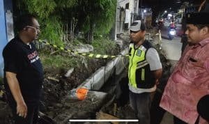 Tengah Malam,Wawali Armuji Pastikan Pembangunan Saluran Tidak Terhambat Jaringan Utilitas