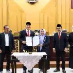 Kompak Eri – Armuji Hadiri Paripurna DPRD Kota Surabaya