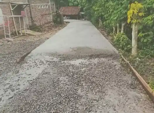 Penggunaan Dana Desa 2024 Untuk Pembangunan Jalan Rabat Beton di Desa Jengglungharjo Tulungagung