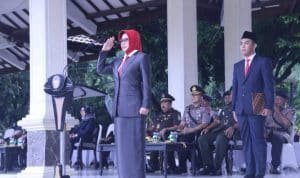 Diguyur Gerimis, Pemkab Sidoarjo Tetap Semangat Gelar Upacara Peringatan Hari Otonomi Daerah Ke-XXVIII