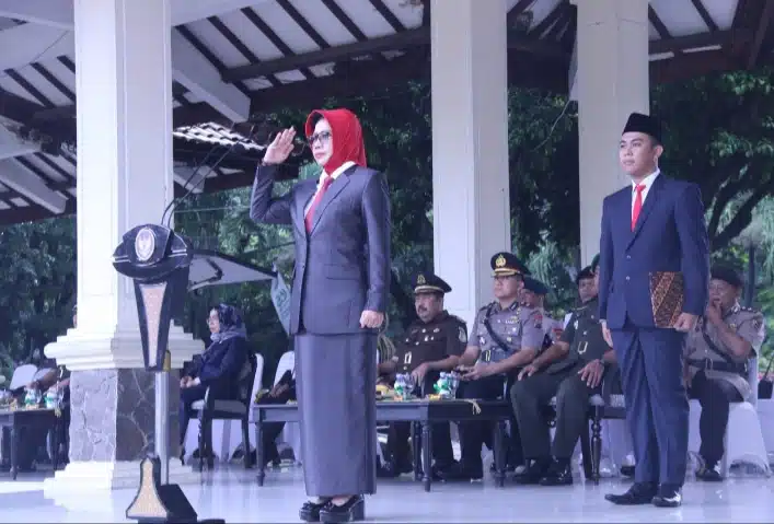 Diguyur Gerimis, Pemkab Sidoarjo Tetap Semangat Gelar Upacara Peringatan Hari Otonomi Daerah Ke-XXVIII