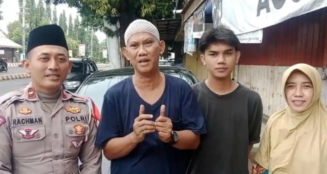 Ban Mobilnya Bocor di Situbondo Pemudik Asal Mojokerto Apresiasi Kesigapan Polisi Bantu Tangani