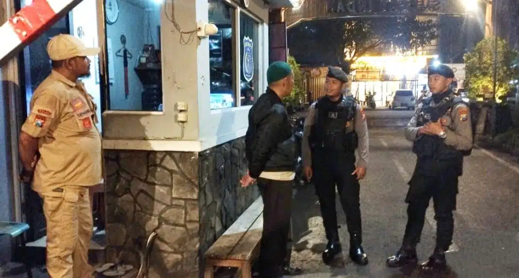 Wujudkan Mudik Ceria Penuh Makna Polisi di Kota Malang Rutin Patroli Rumah Kosong