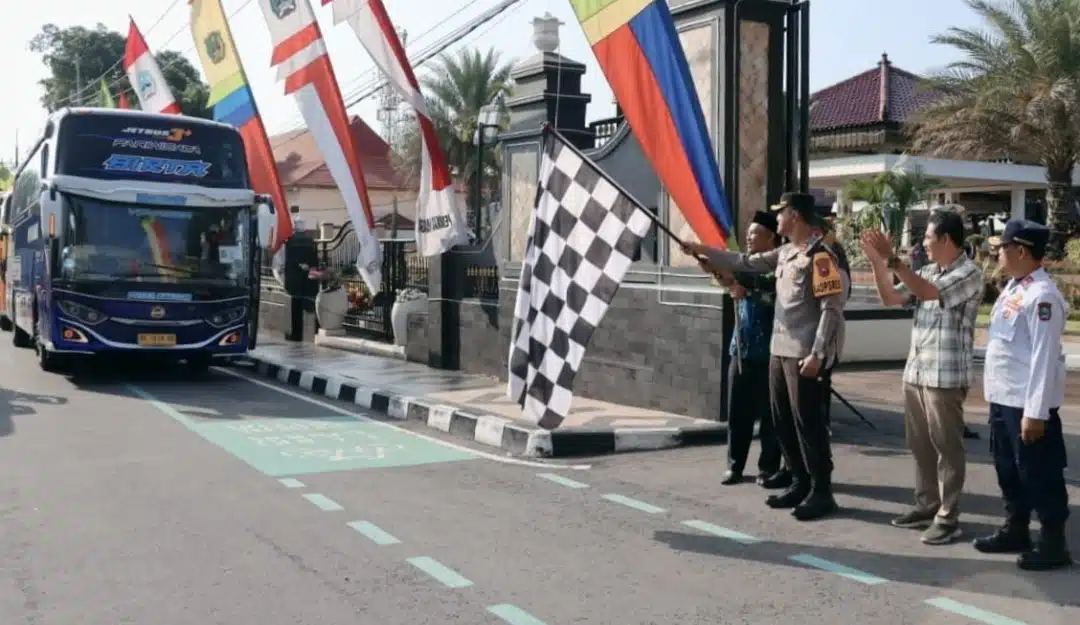Mudik Ceria Penuh Makna, Kapolres Magetan dan Forkopimda Antar 350 Pemudik Balik Gratis ke Surabaya