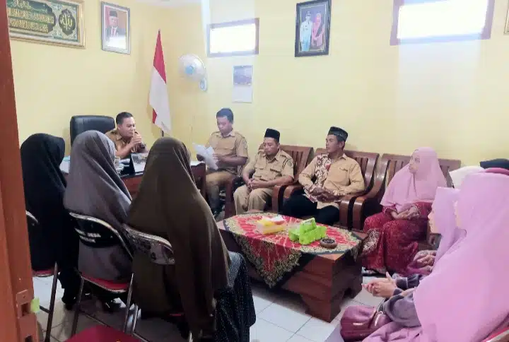 Pemerintah Desa Krosok Kabupaten Tulungagung Memberikan Bantuan Untuk Guru Ngaji