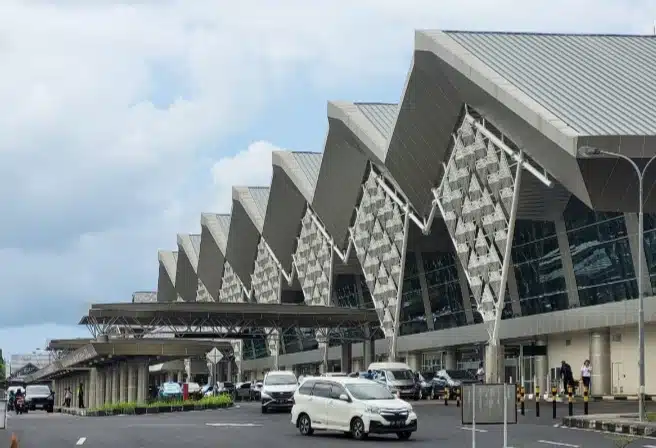 Bandara Sam Ratulangi Manado Kembali Beroperasi Setelah Erupsi Gunung Ruang