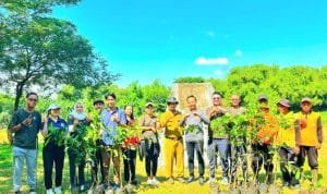 Adhiwangsa Hotel Solo Memperingati Hari Bumi dengan Tanam Pohon di Urban Forest