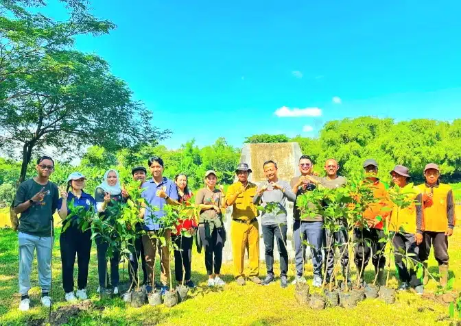 Adhiwangsa Hotel Solo Memperingati Hari Bumi dengan Tanam Pohon di Urban Forest