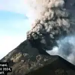Gunung Ibu di Pulau Halmahera Maluku Utara Mengalami Erupsi