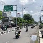 Awal Mei, Pemkot Surabaya Betonisasi Dan ASPAL Jalan Raya Kedung Baruk – Kalirungkut