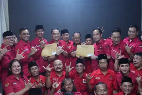 Terima Formulir di Depan Kader Banteng, Eri Cahyadi-Armuji Daftar ke PDIP Surabaya pada 2 Mei