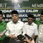 Eri – Armuji Serahkan Formulir Pendaftaran Bacawali – Cawawali Di Kantor PPP Surabaya