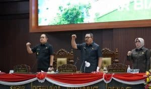 Adhy Karyono Sampaikan Nota Keuangan APBD 2023, Pendapatan Jatim Capai Rp33,767 Triliun