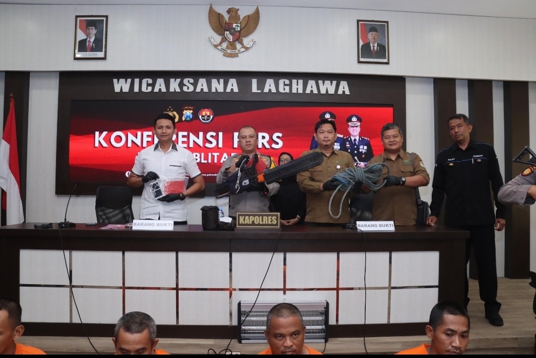 Polres Blitar Berhasil Amankan 4 Tersangka Sindikat Pembalakan Liar
