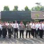 Kapolres Pelabuhan Tanjung Perak Beri Penghargaan kepada puluhan Anggota Berprestasi
