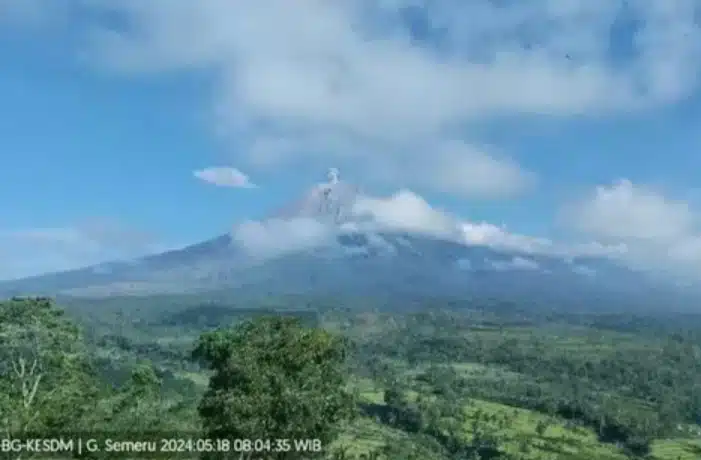 Catatan Petugas Pengamatan Erupsi Gunung Semeru Hari  Ini Mengalami Enam Kali Erupsi 