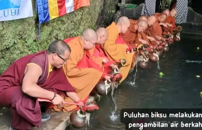 Pengambilan Air Berkah Waisak: Pemahaman dan Makna Esensi Air dalam Konteks Spiritual