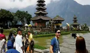 Meningkatnya Wisatawan di Danau Ulun Danu Beratan Keindahan Alam Pendorong Ekonomi