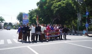 Kreatif! Rayakan HKJS ke-731 Setwan Surabaya gelar Catwalk di Zebra Cross Yos Sudarso