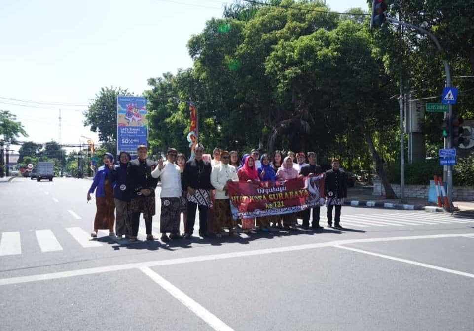 Kreatif! Rayakan HKJS ke-731 Setwan Surabaya gelar Catwalk di Zebra Cross Yos Sudarso