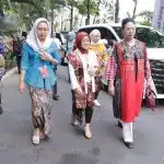 HUT ke-44 Dekranas: Pj Ketua Dekranasda Jatim Kenakan Batik Madura Bermotif Ayam Jago