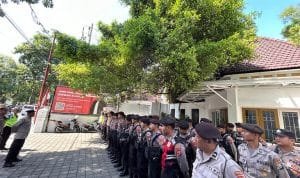 Laksanakan ops Mantap Brata, Polsek Genteng Amankan gelaran Festival Rujak Ulek HKJS ke 731 di Balai kota Surabaya