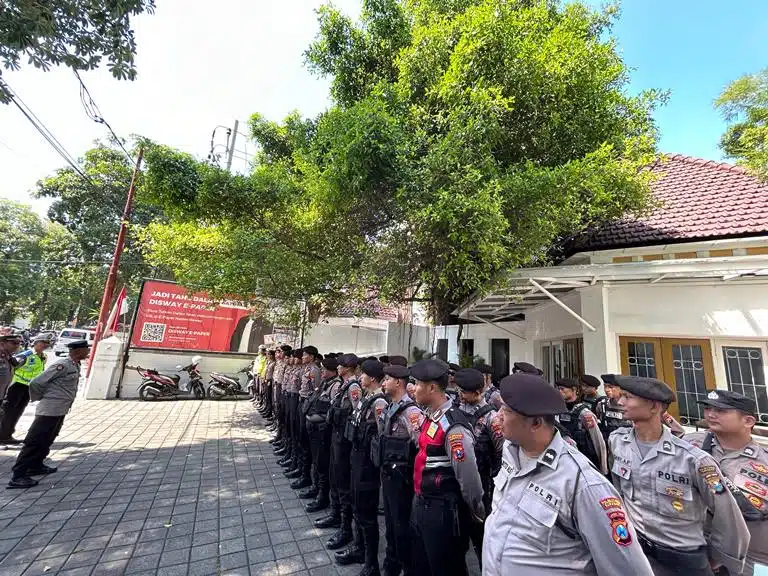 Laksanakan ops Mantap Brata, Polsek Genteng Amankan gelaran Festival Rujak Ulek HKJS ke 731 di Balai kota Surabaya
