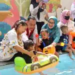 Pemkot Surabaya Resmikan Kolam Renang Tirta Bunda untuk Anak Stunting