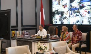 Wali Kota Eri Pastikan Gaji Ke-13 dan Ke-14 ASN Surabaya Cair 100 Persen