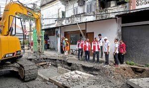Wali Kota Eri Sidak Proyek Box Culvert di Kapasari, Tegur Kontraktor