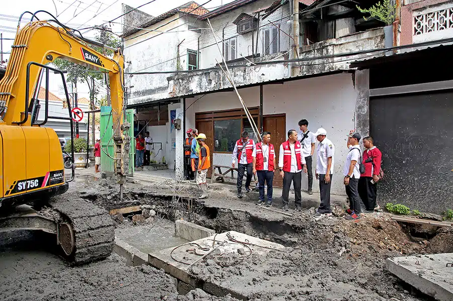 Wali Kota Eri Sidak Proyek Box Culvert di Kapasari, Tegur Kontraktor
