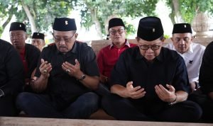 Wawali Armuji Dampingi Pramono Anung Ziarah Makam Bung Karno