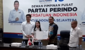 Angela Tanoesoedibjo Serahkan Rekomendasi Perindo kepada Eri Cahyadi
